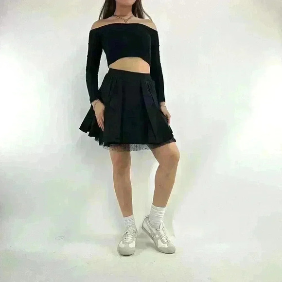 Unbranded Dresses & Skirts - Gorgeous avant-garde multi-pleat black nylon skirt with tulle underlayer for ext